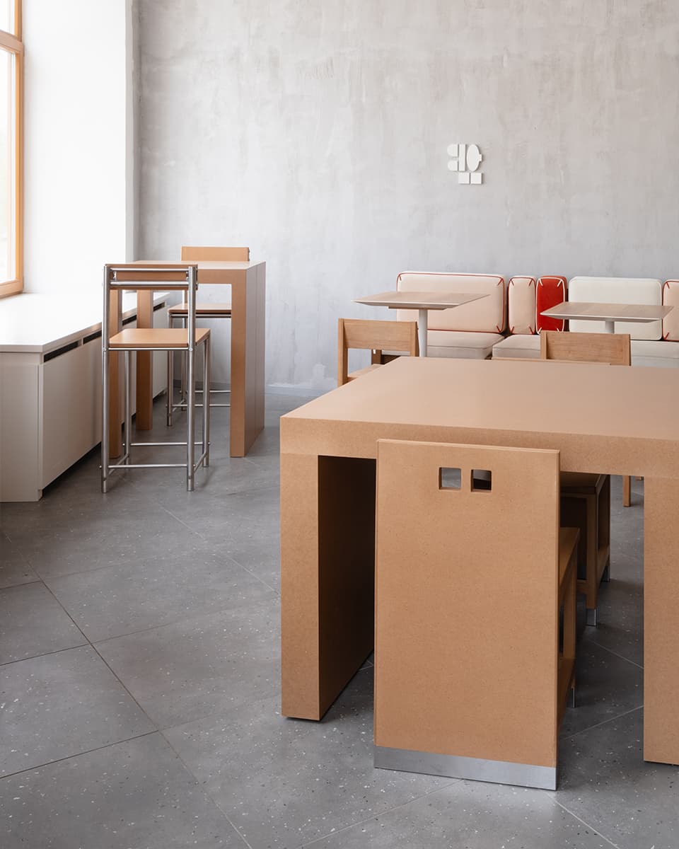 Небанальная трактовка «русского стиля» в интерьере кафе «Просвет» — проект KIDZ