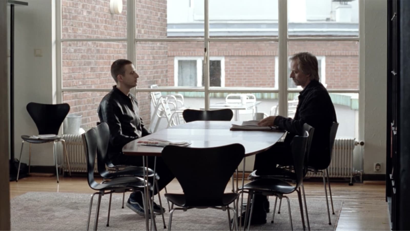 Стул Series 7 в интерьерах фильмов: от Парижа до Лос-Анджелеса