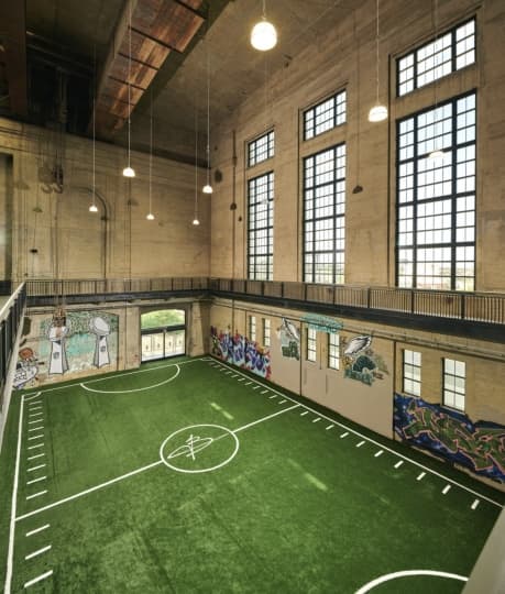 Внутри бывшей электростанции в Филадельфии появился спортивный центр