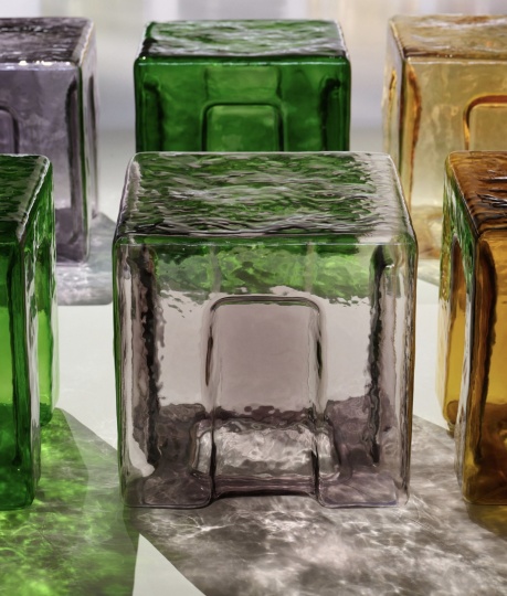 Студия 6AM создала сиденья из муранского стекла для показа Bottega Veneta