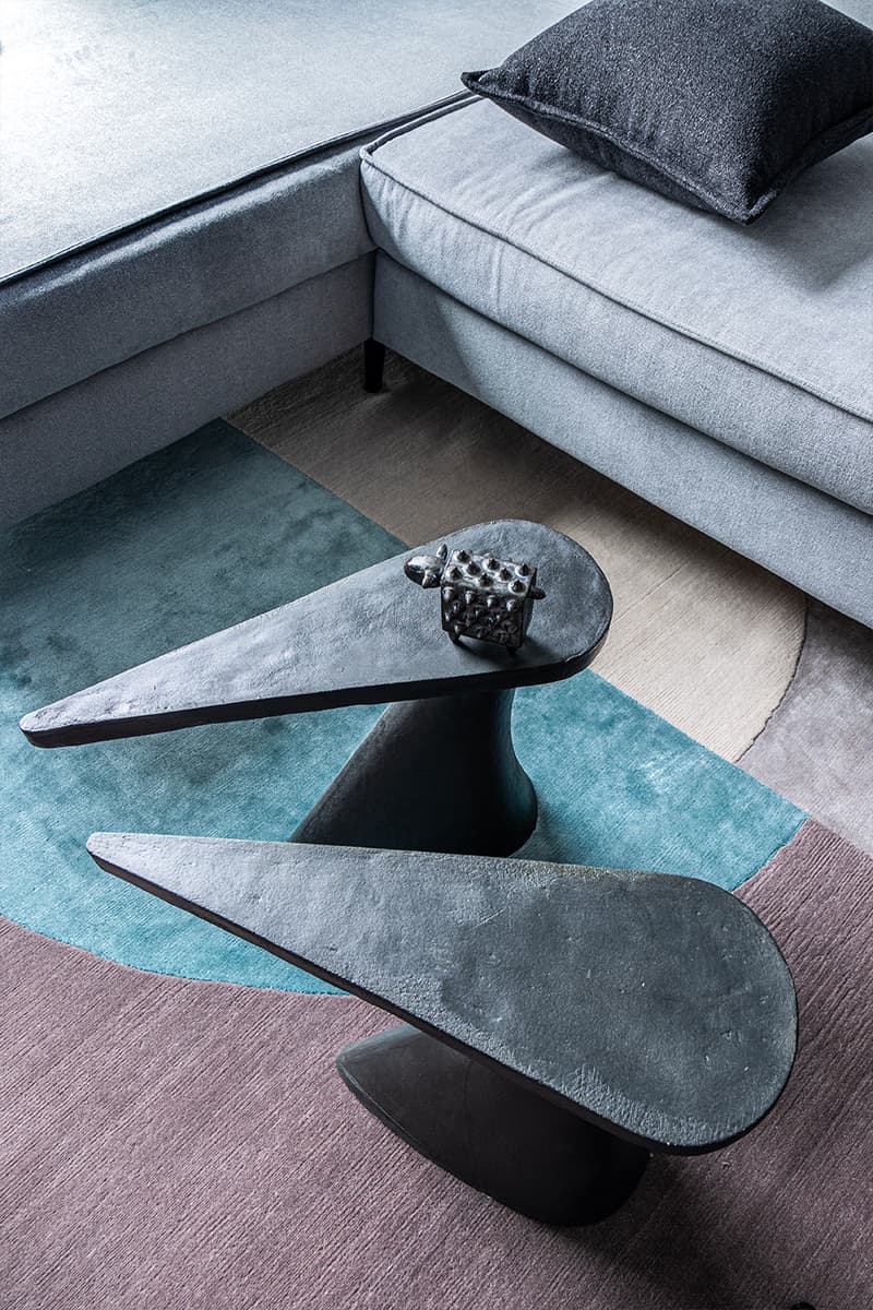 Базовая серая палитра и точечные акценты в интерьере квартиры для сдачи в аренду — проект студии «Точка дизайна»