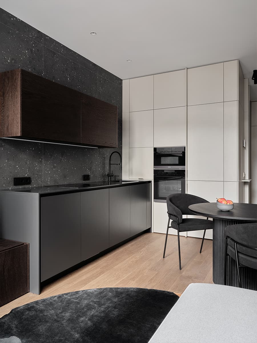 Контрасты и необычный монтаж светильников в интерьере небольшой квартиры — проект Alexander Tischler