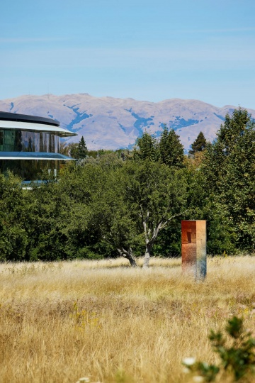 Сабин Марселис создала инсталляцию для кампуса Apple Park