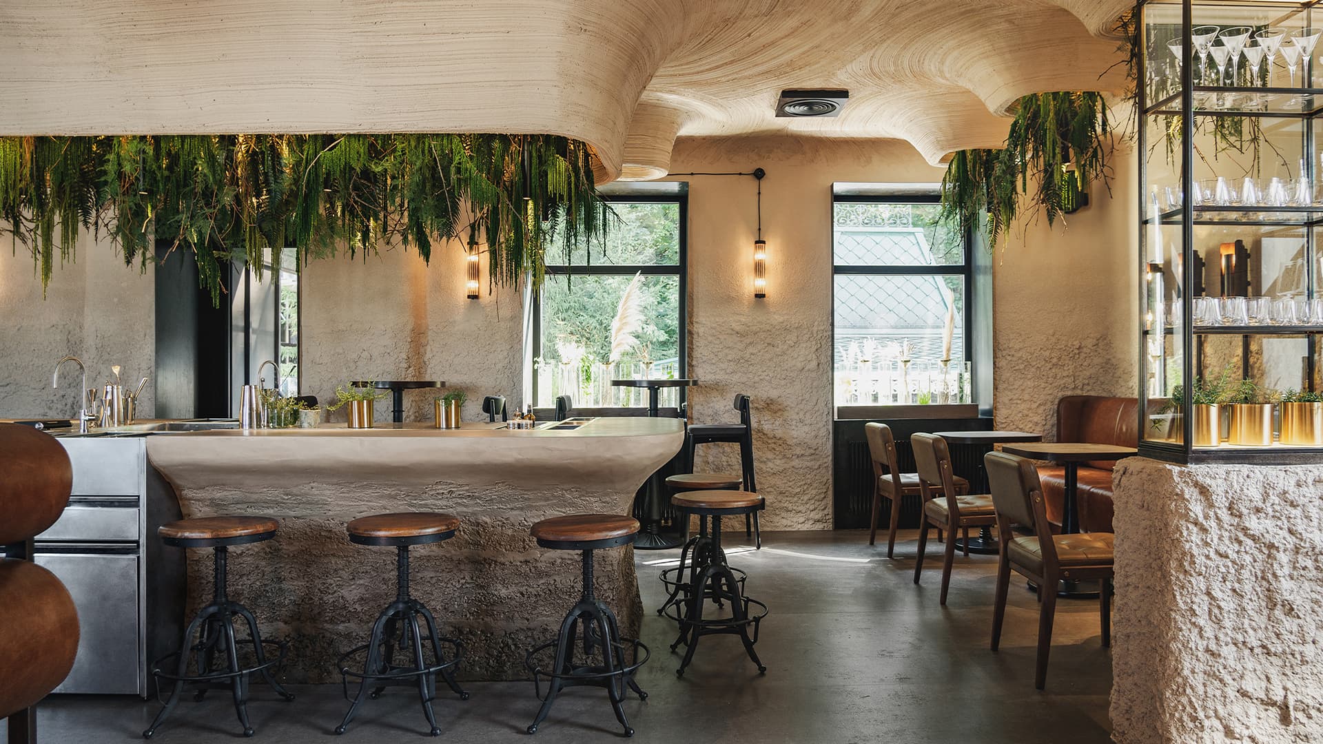 Атмосфера тайной лаборатории в интерьере небольшого бара — проект INT2 architecture