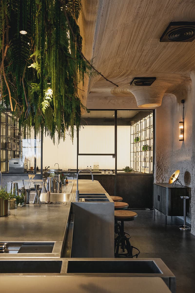 Атмосфера тайной лаборатории в интерьере небольшого бара — проект INT2 architecture