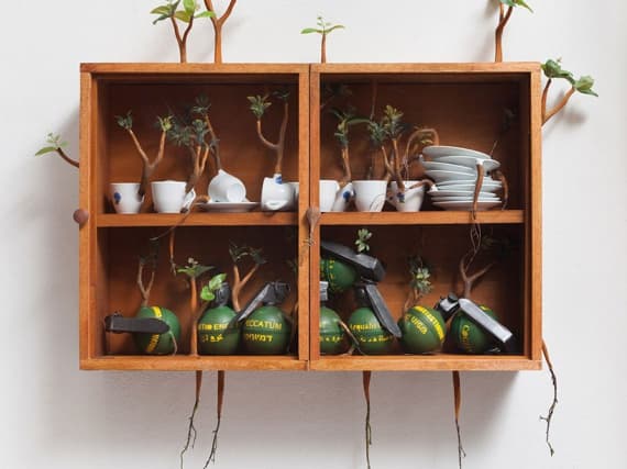 Камила Качани представила мебель с распускающимися побегами