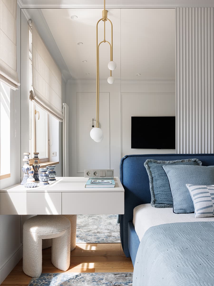 Теплый оттенок дерева и мятные акценты в интерьере квартиры для девушки — проект Юлии Бабинцевой