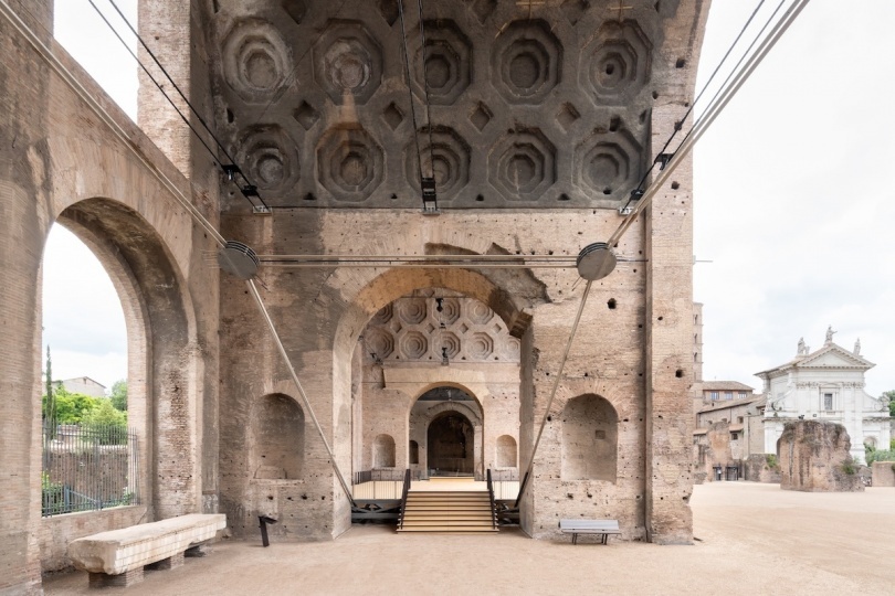 Студия Alvisi Kirimoto дополнила Базилику Максенция в Риме современной пристройкой