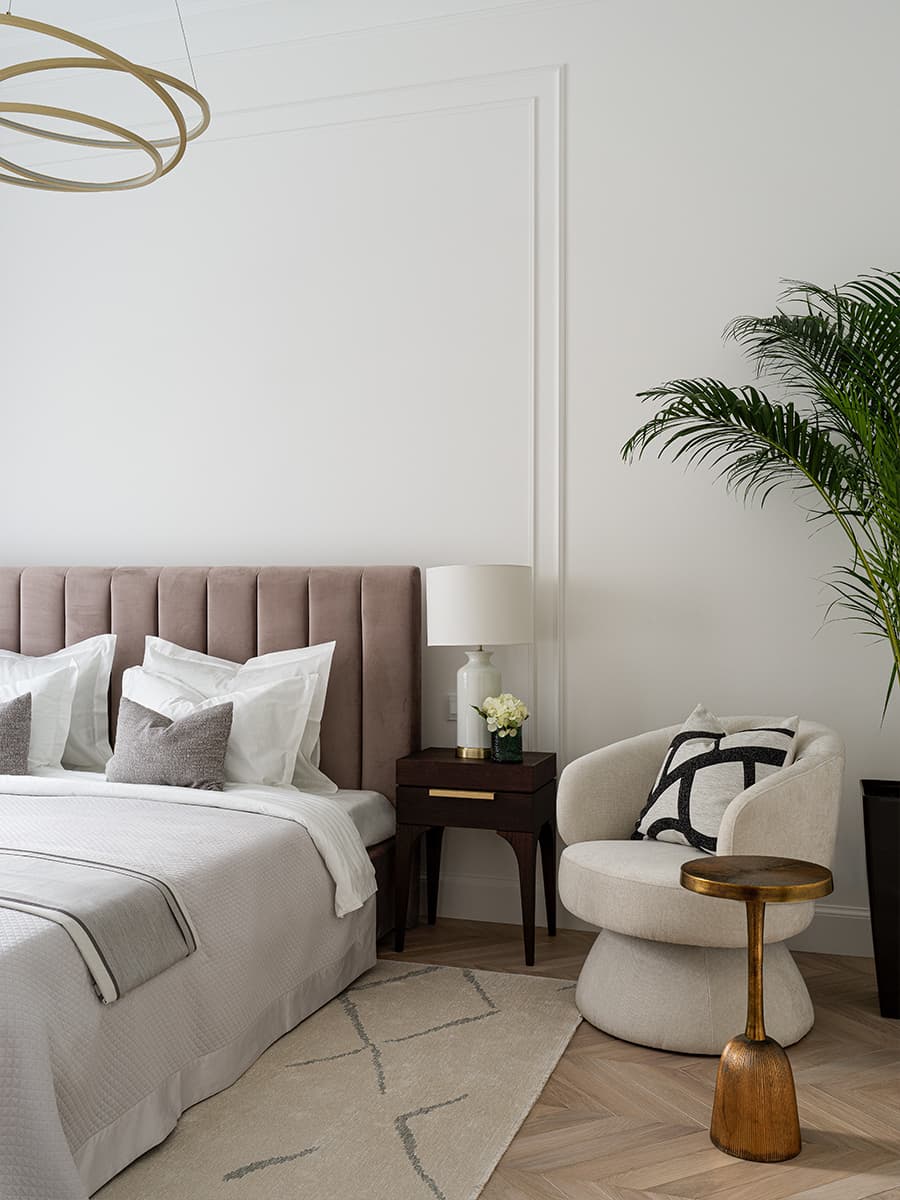 Интерьер инвестиционной квартиры в неоклассическом стиле — проект Victoria Vlasova Interiors