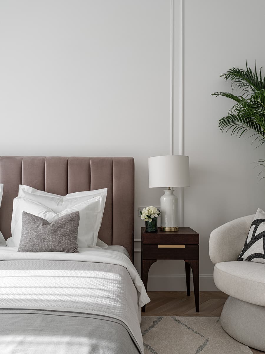 Интерьер инвестиционной квартиры в неоклассическом стиле — проект Victoria Vlasova Interiors