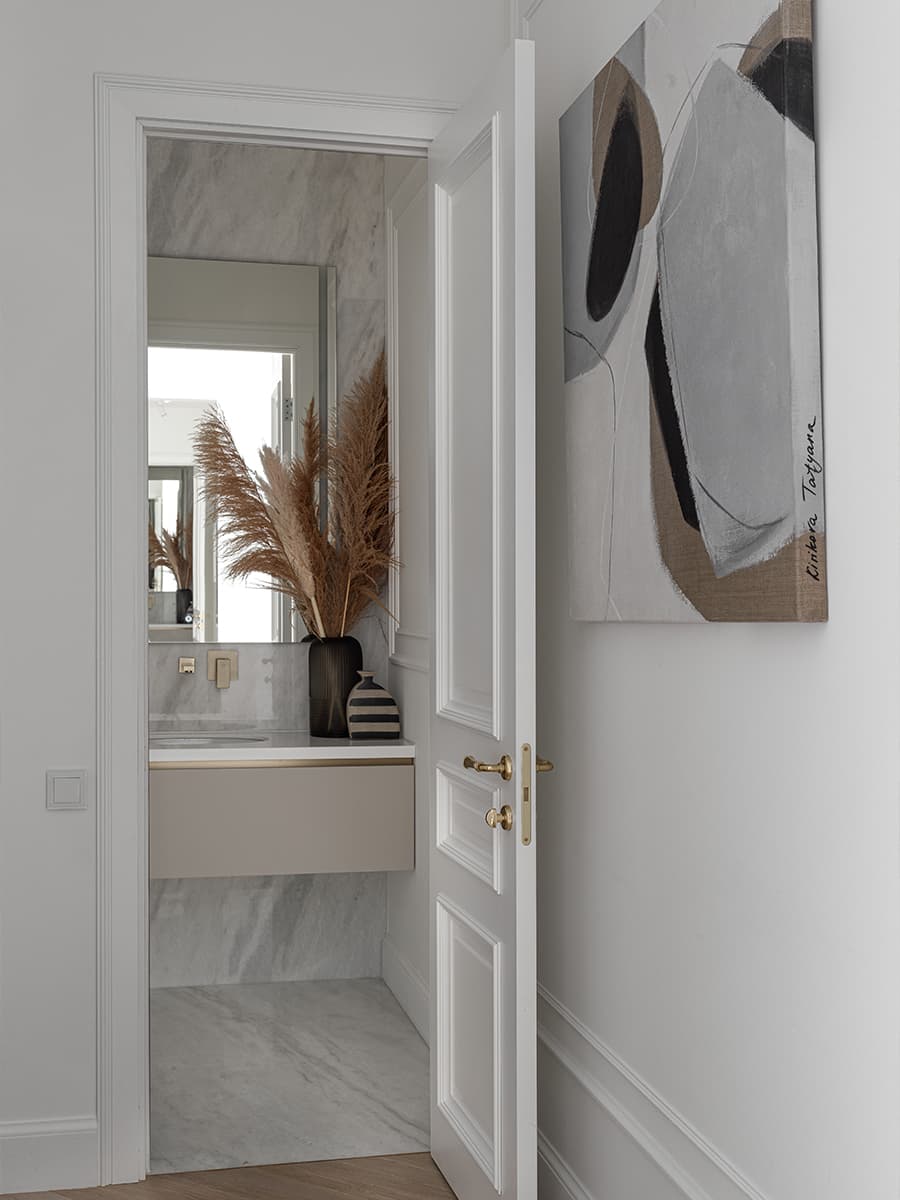 Интерьер инвестиционной квартиры в неоклассическом стиле — проект Victoria Vlasova Interiors