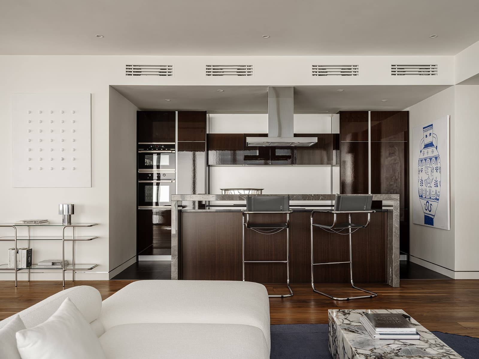 Элегантный интерьер квартиры в небоскребе — проект Юлии Даниловой-Нитусовой