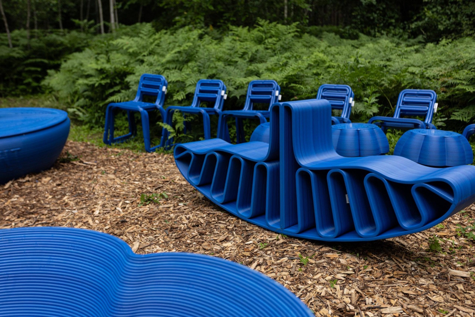 Команда Urbis печатает городскую мебель и элементы благоустройства на 3D-принтере Команда Urbis печатает городскую мебель и элементы благоустройства на 3D-принтере