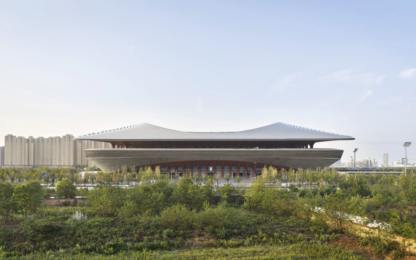 Zaha Hadid Architects построили футбольный стадион в Сиане Zaha Hadid Architects построили футбольный стадион в Сиане