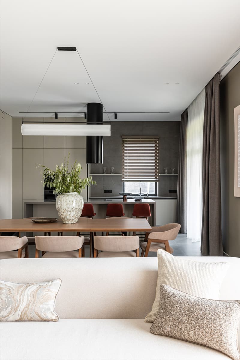 Сдержанный интерьер загородного дома на продажу — проект Buro2D