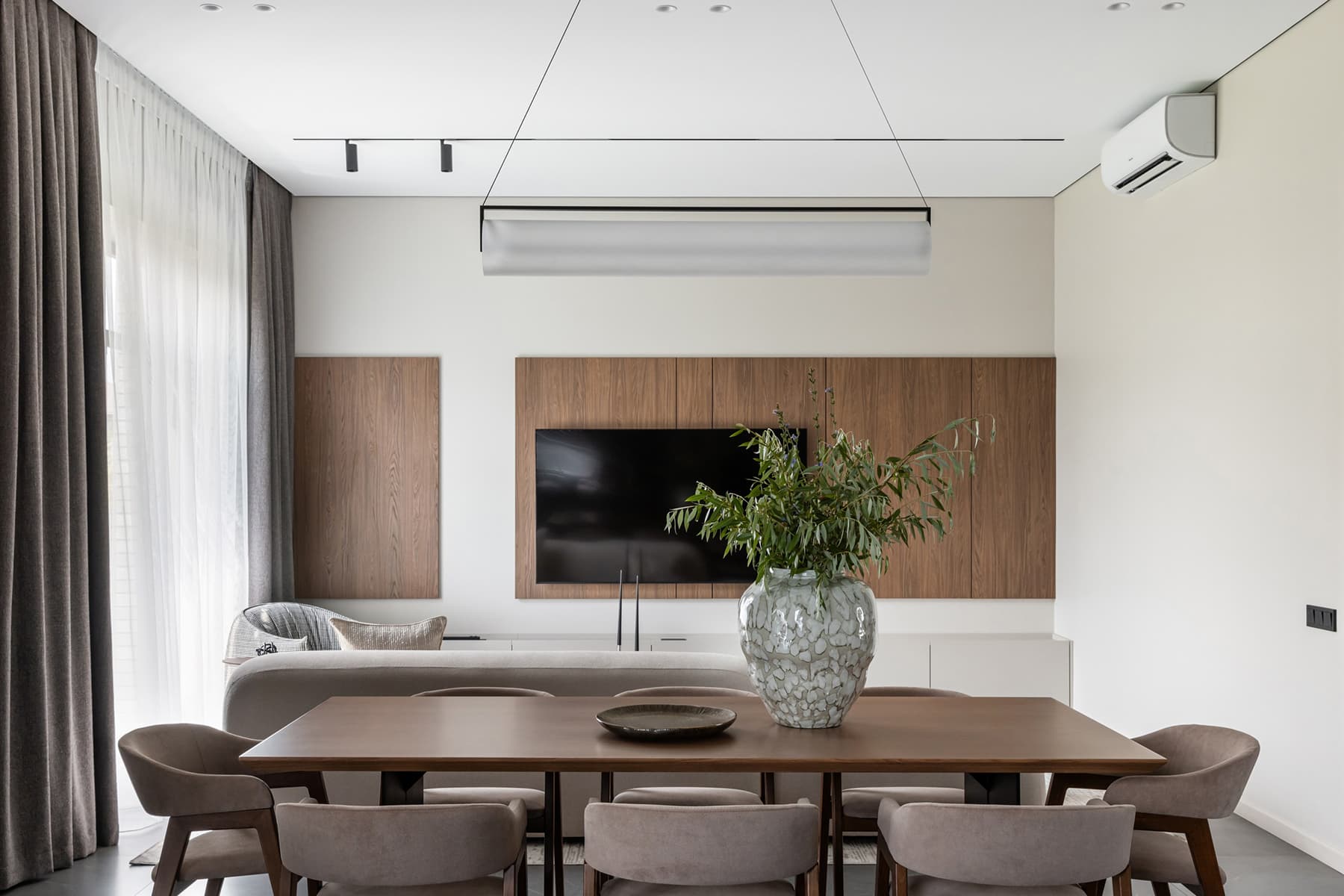 Сдержанный интерьер загородного дома на продажу — проект Buro2D