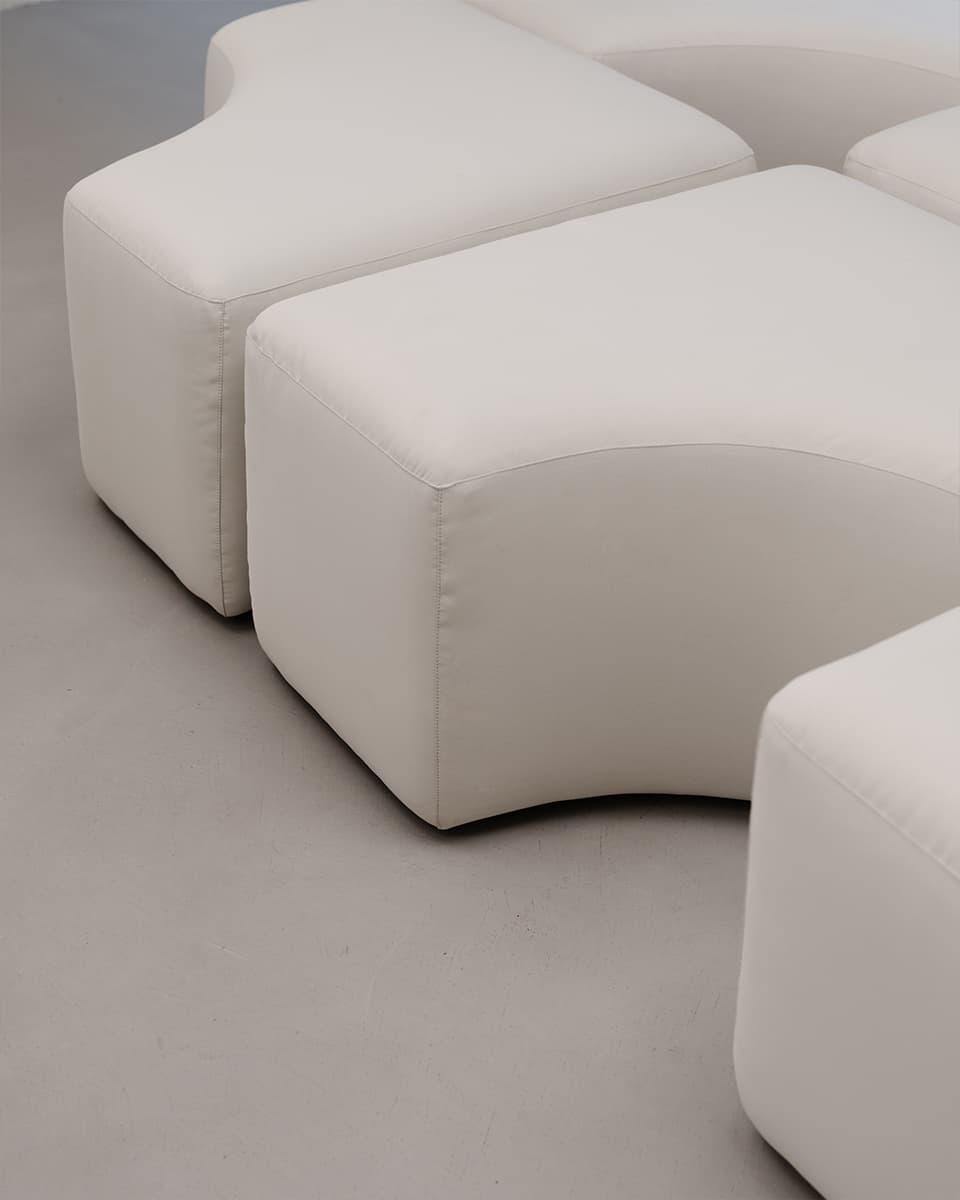 Сталь и ритмичные LED-панели в интерьере магазина купальников — проект Полины Черняк