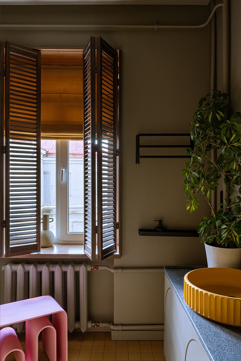 Игра теплых и холодных тонов в интерьере квартиры с советским характером — проект Ксении Крыловой