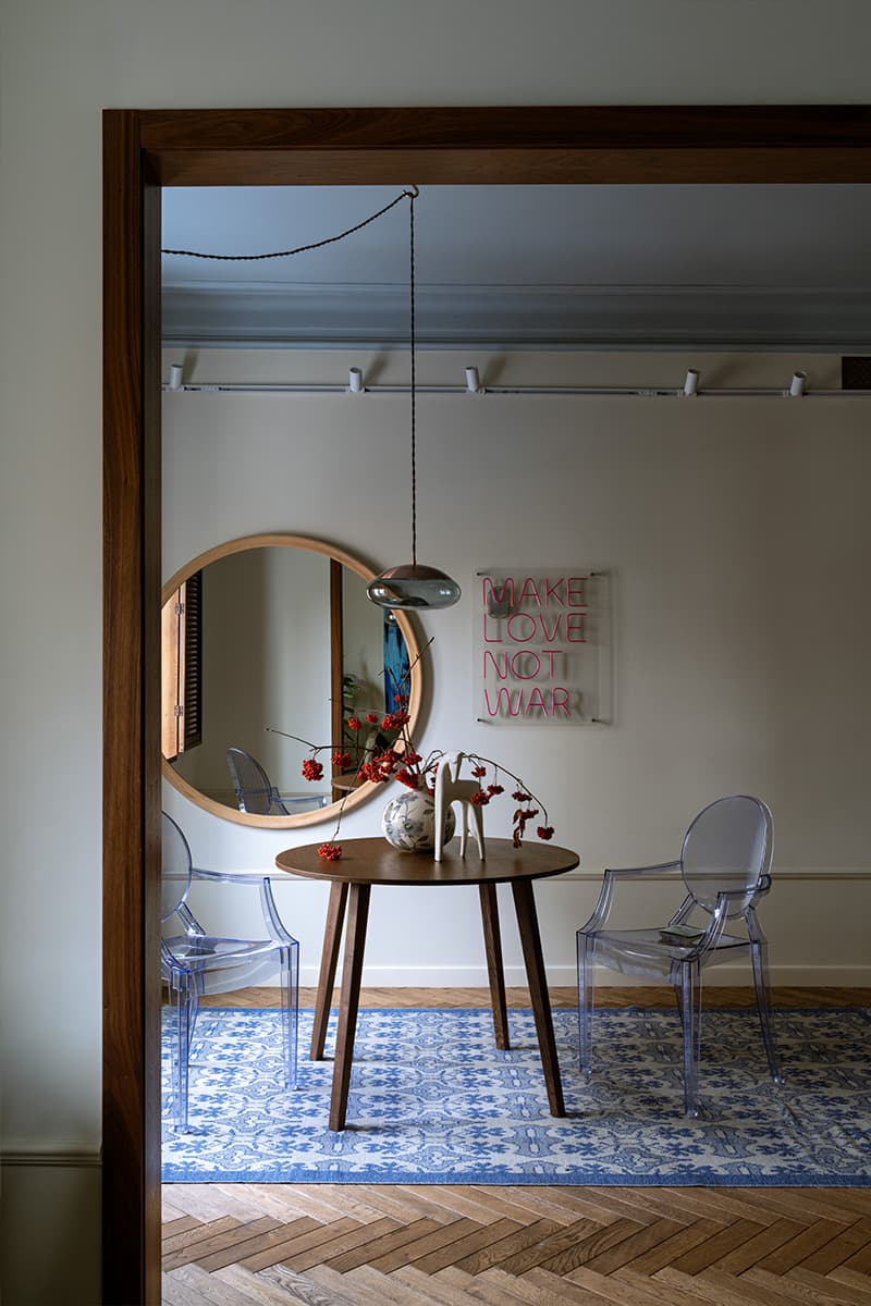 Игра теплых и холодных тонов в интерьере квартиры с советским характером — проект Ксении Крыловой