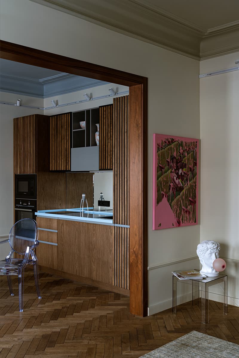 Игра теплых и холодных тонов в интерьере квартиры с советским характером — проект Ксении Крыловой