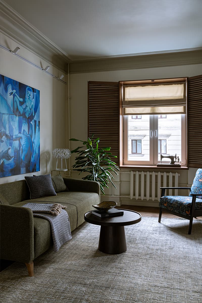 Игра теплых и холодных тонов в интерьере квартиры с советским характером — проект Ксении Крыловой