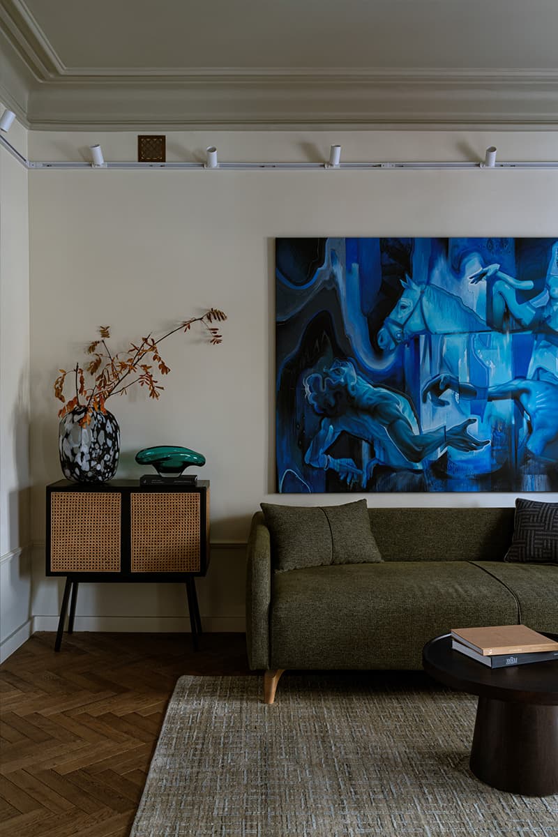 Игра теплых и холодных тонов в интерьере квартиры с советским характером — проект Ксении Крыловой