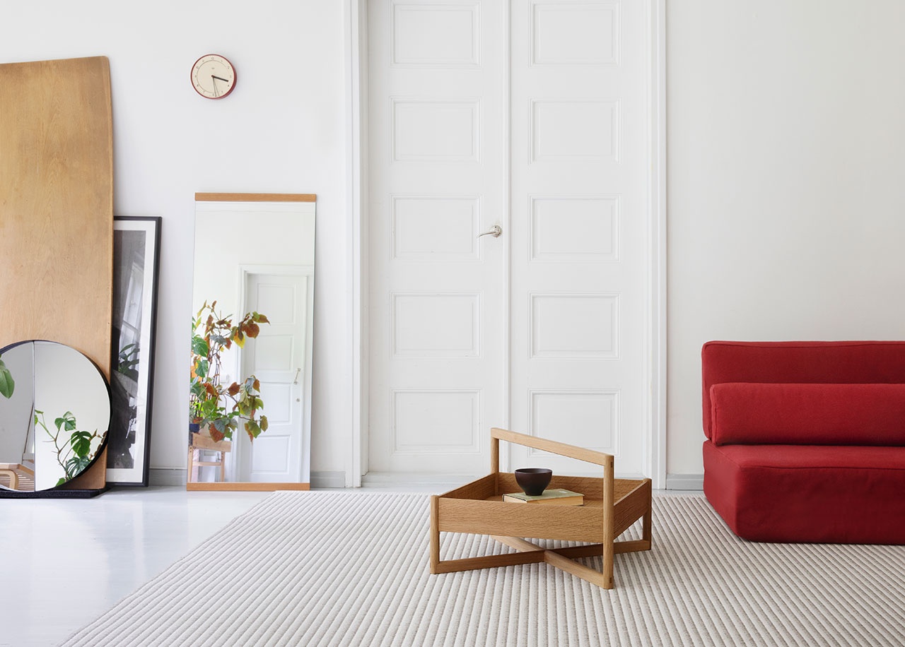 Сесилия Манц создала столик для Nikari Сесилия Манц создала столик для Nikari