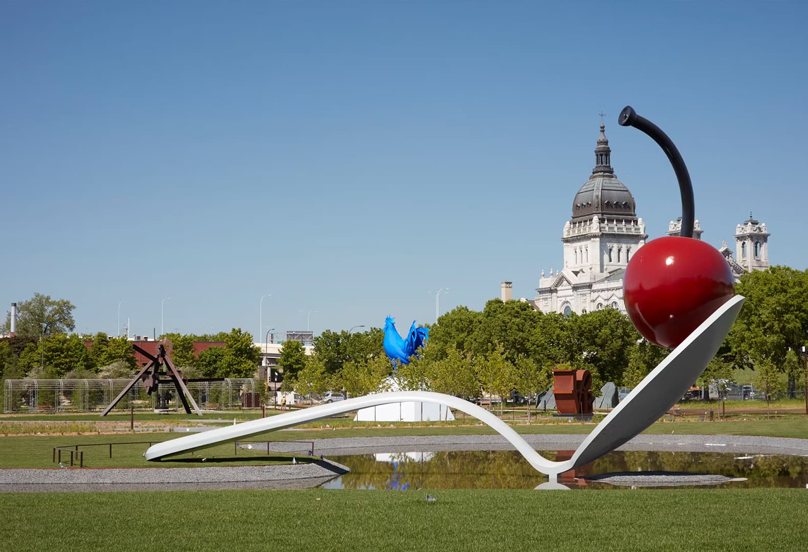 Игра с формами, гиперболизация и ирония в практике Класа Олденбурга и Кошье ван Брюгген