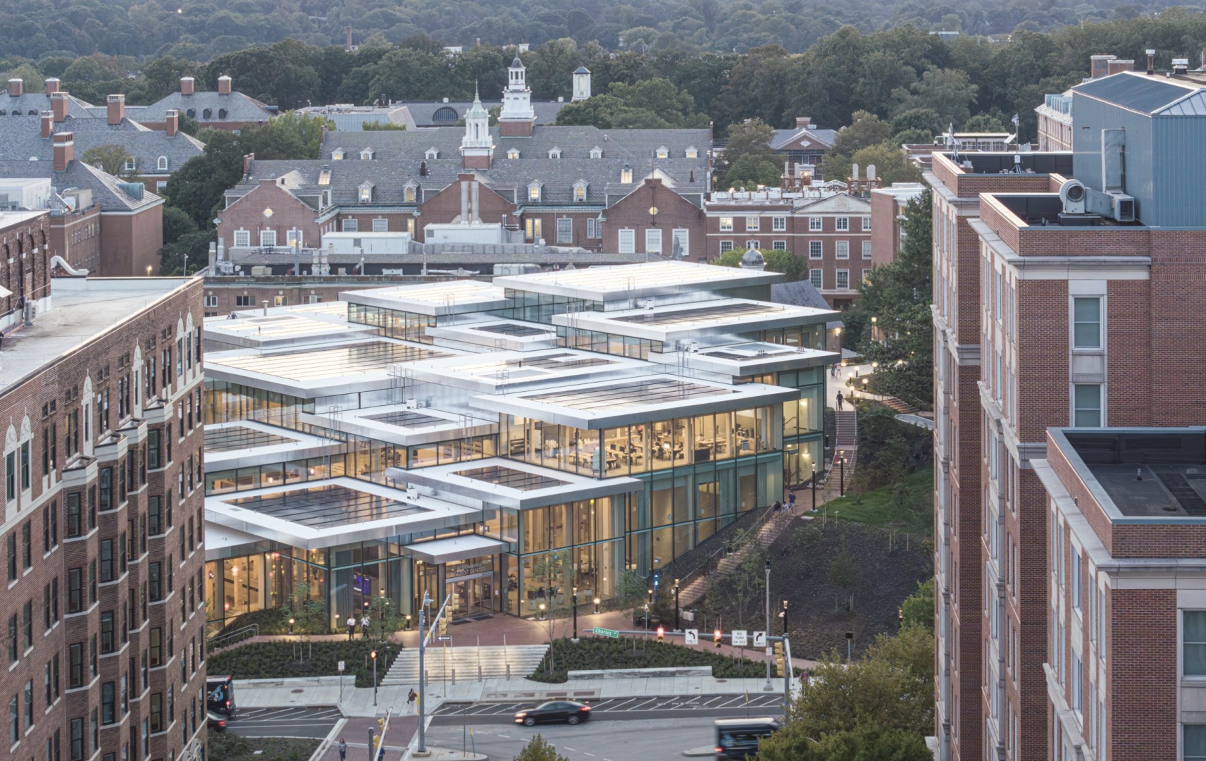 BIG и Rockwell Group построили студенческий центр при Университете Джонса Хопкинса BIG и Rockwell Group построили студенческий центр при Университете Джонса Хопкинса