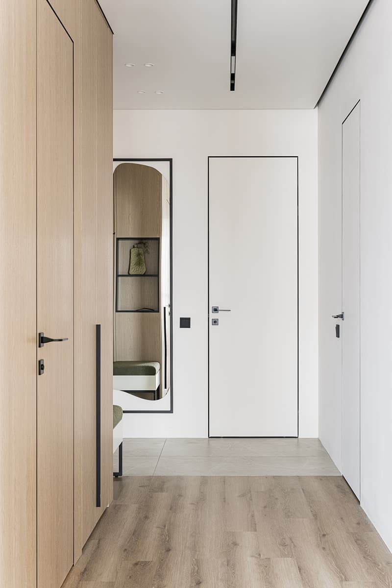 Умиротворяющие краски и теплое дерево в интерьере квартиры для молодой девушки — проект студии Aleta interiors