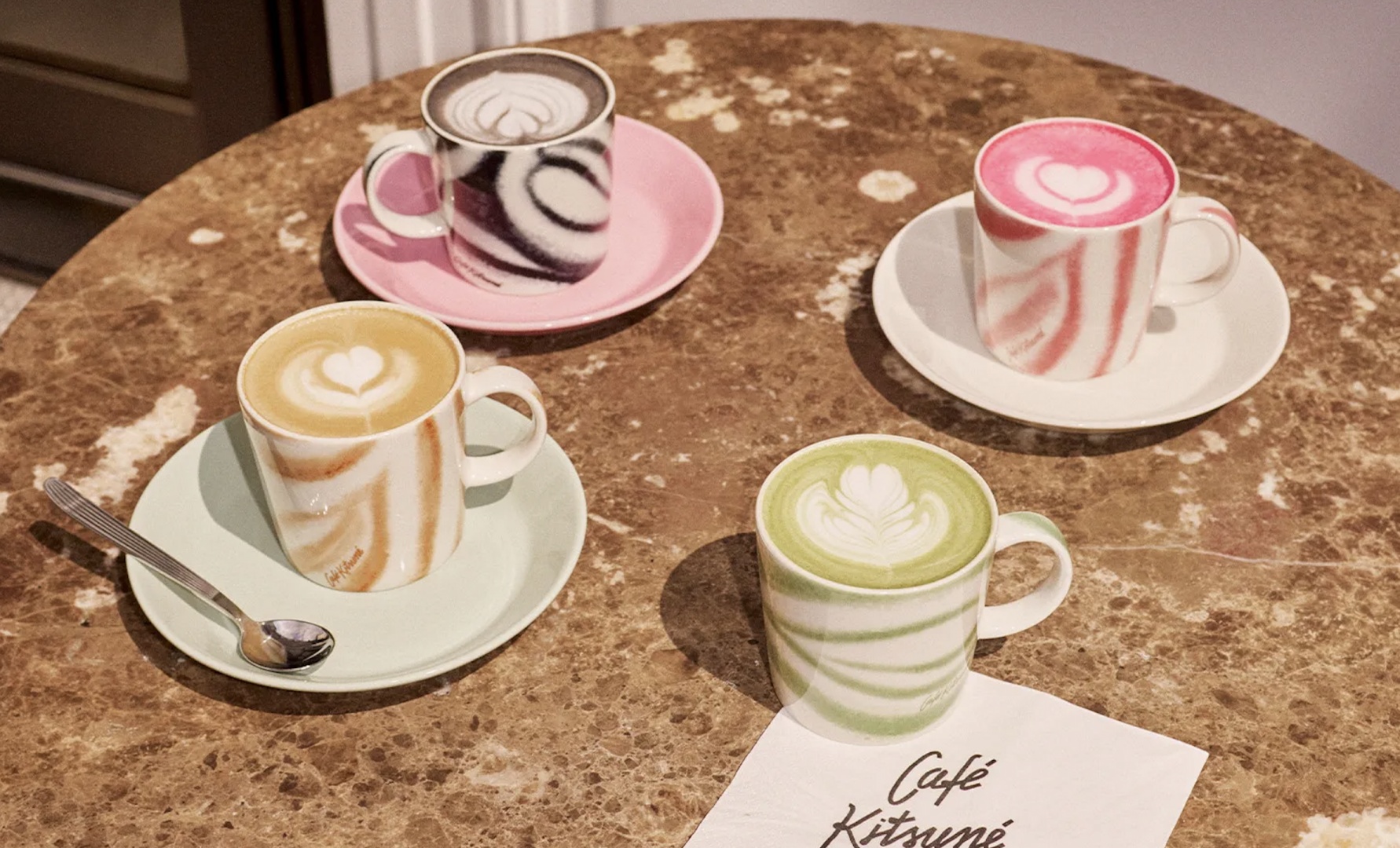 Коллаборация Iittala и французской сети Café Kitsuné Коллаборация Iittala и французской сети Café Kitsuné