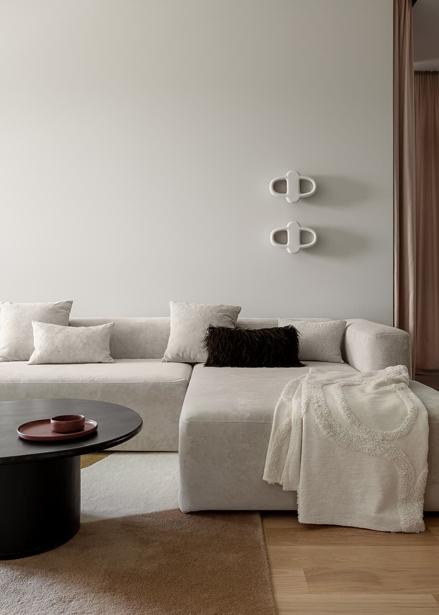 Игра контрастов в интерьере квартиры для семьи с питомцем — проект студии QBuro Interiors