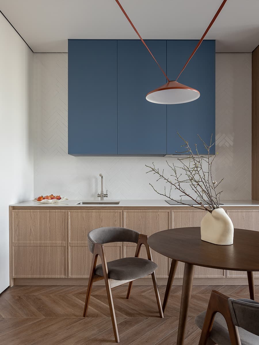 Повторяющиеся узоры и линии в интерьере квартиры для сдачи в аренду — проект Анны Лагутиной