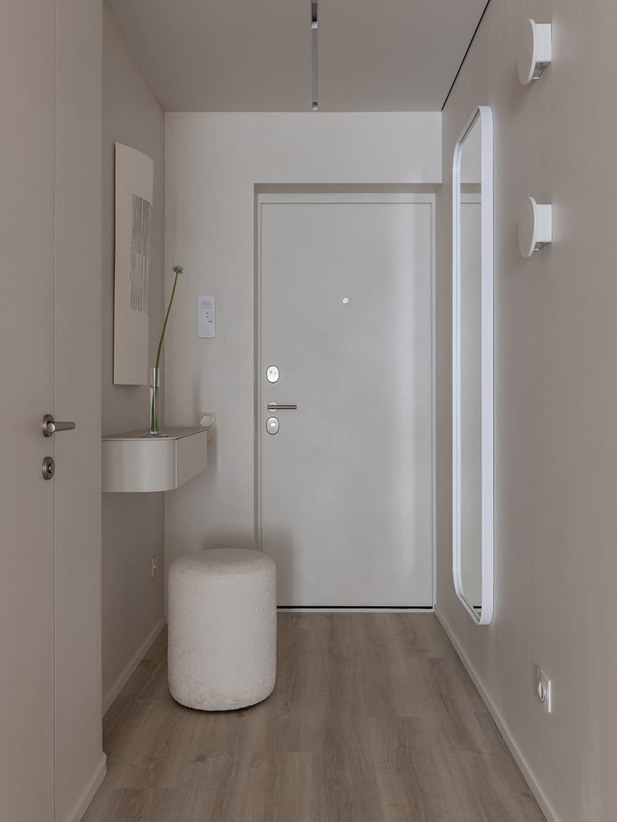 Спокойный бежевый в интерьере практичной квартиры для большой семьи — проект Екатерины Коталевской