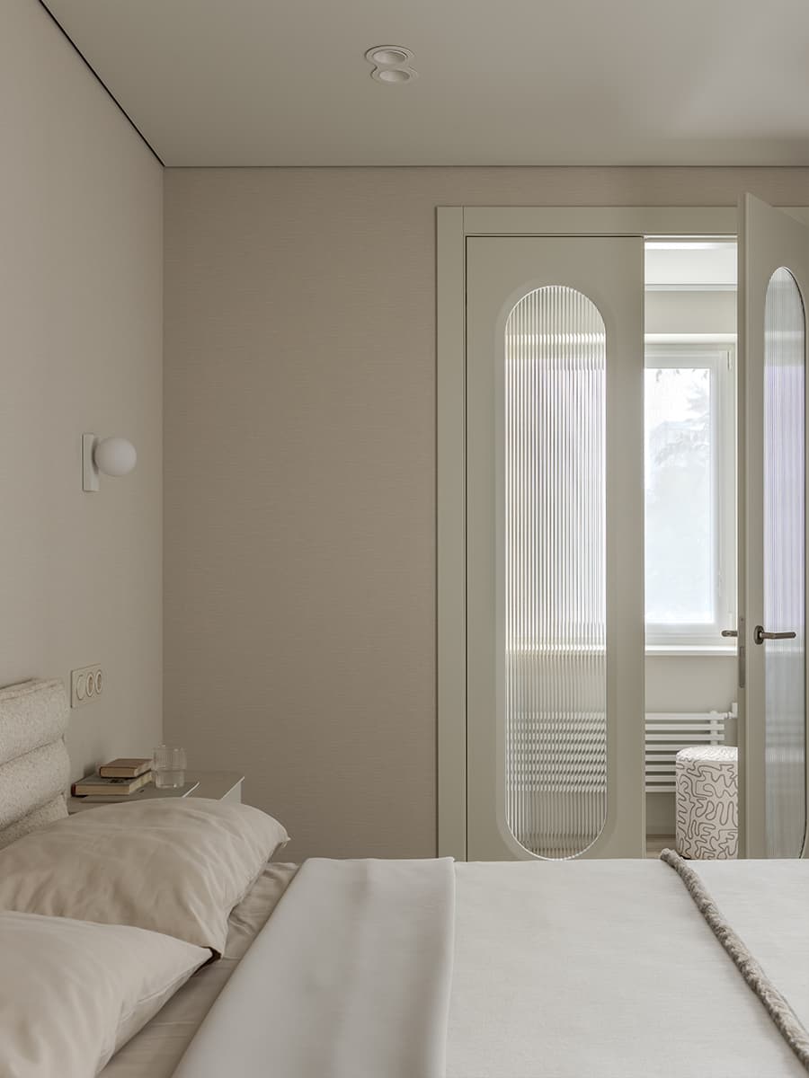 Спокойный бежевый в интерьере практичной квартиры для большой семьи — проект Екатерины Коталевской