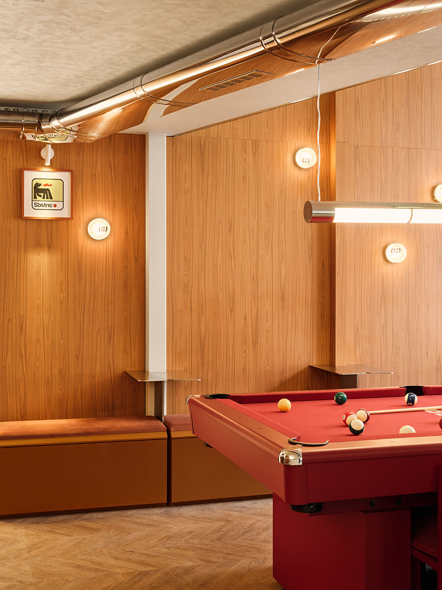 Бунтарский интерьер бильярдного клуба в центре Москвы — проект KIDZ