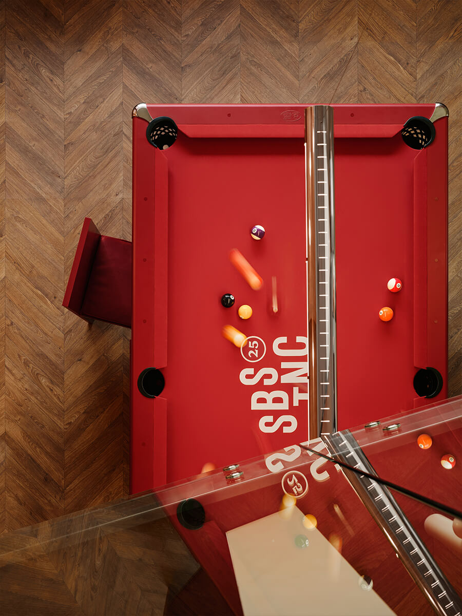 Бунтарский интерьер бильярдного клуба в центре Москвы — проект KIDZ