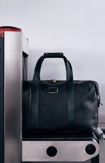 Бренд чемоданов TUMI празднует 50-летие коллаборацией с Kith