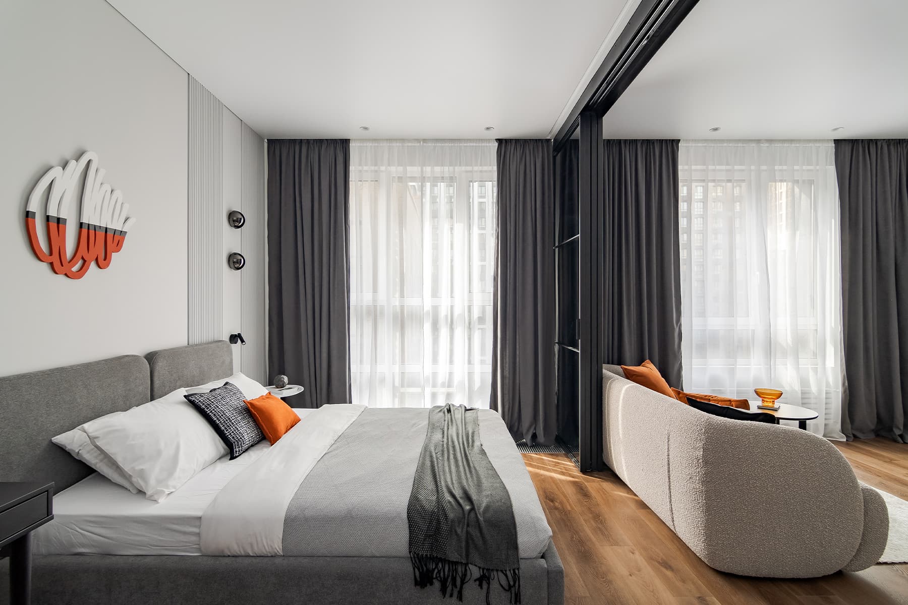 Функциональное зонирование и «осенний» декор в интерьере небольшой квартиры — проект Нины Абасеевой