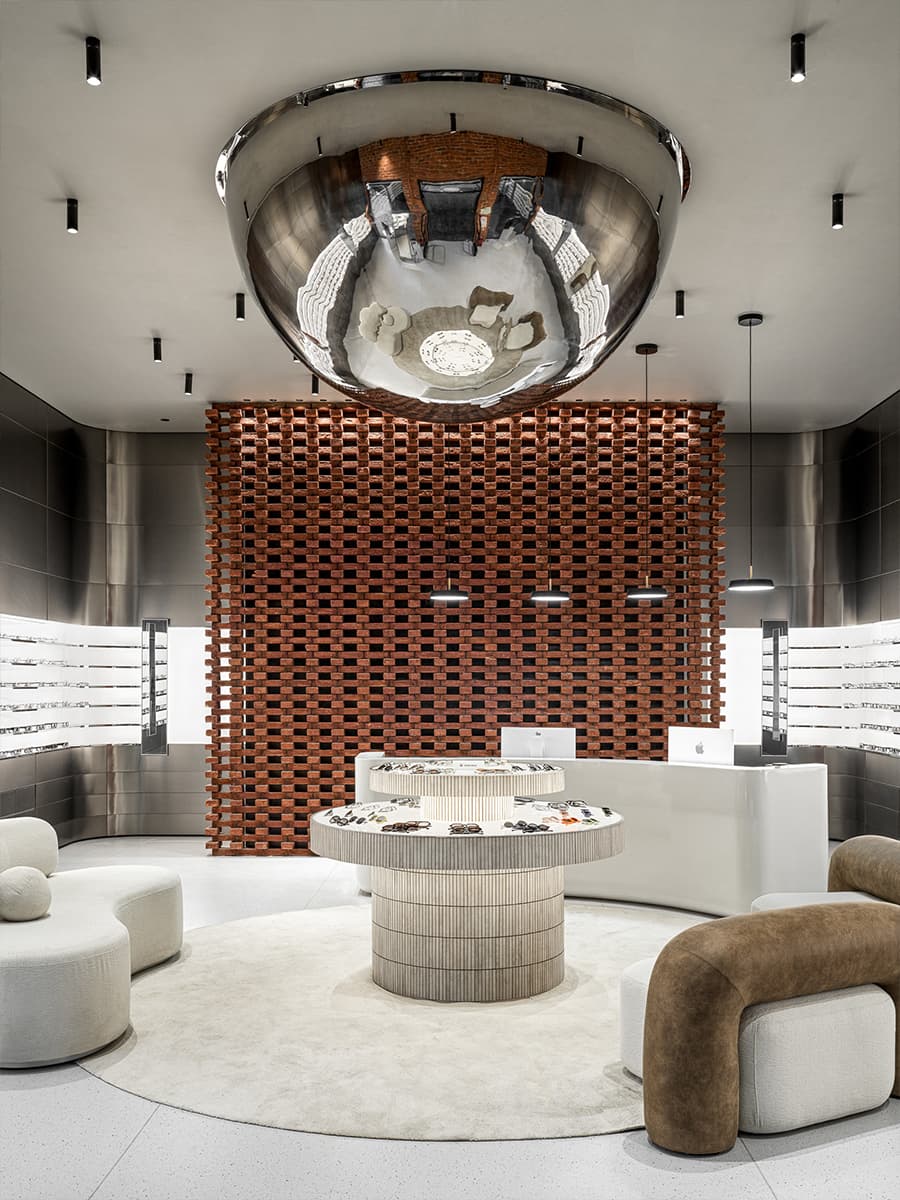 Продуманная подсветка и игра округлых форм в интерьере казанской оптики — проект архитектурного бюро Duplex