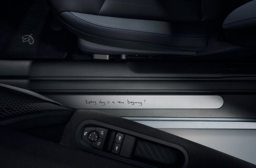 Пол Смит переосмыслил автомобиль MINI в своем фирменном стиле