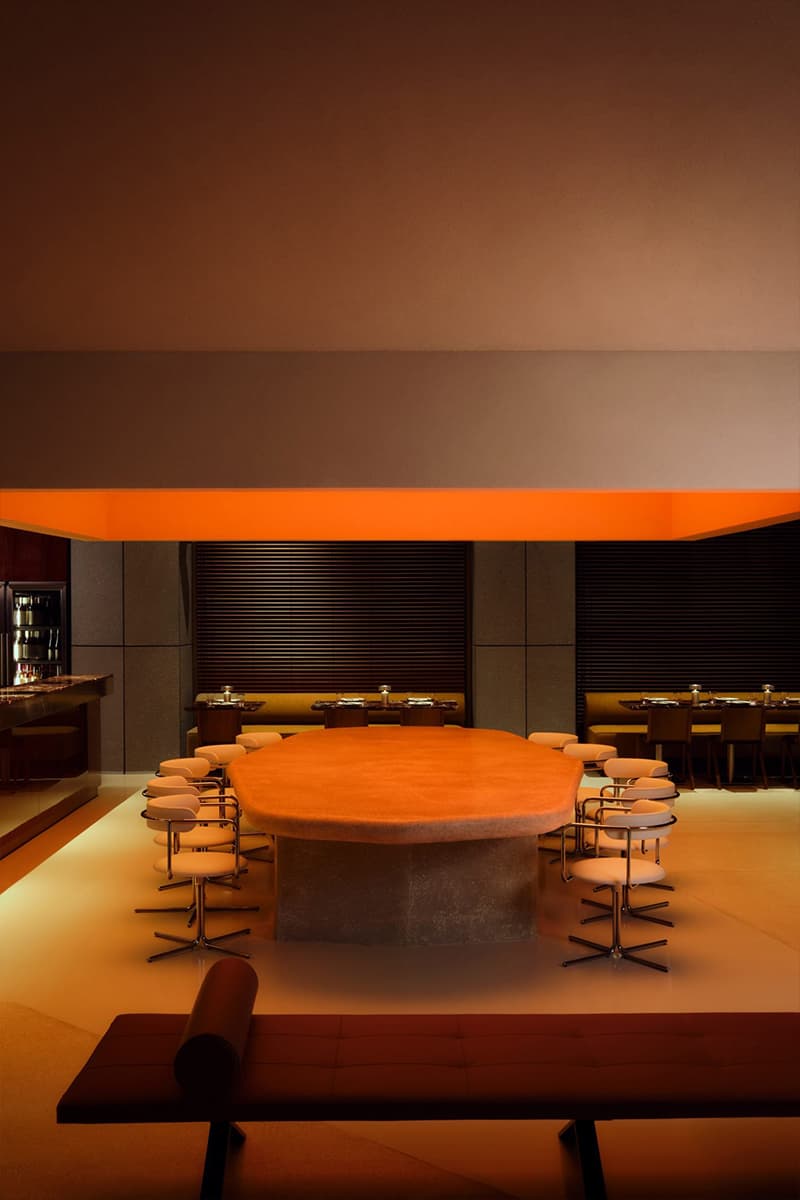 Глубокие бордовые и коричневые тона в эффектном интерьере ресторана — проект Анды Зота и Елены Визитеу