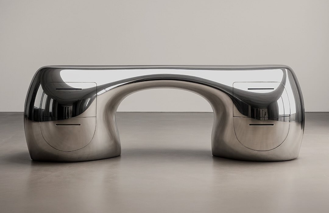 Пэдди Пайк представил коллекцию скульптурной мебели Arnardo