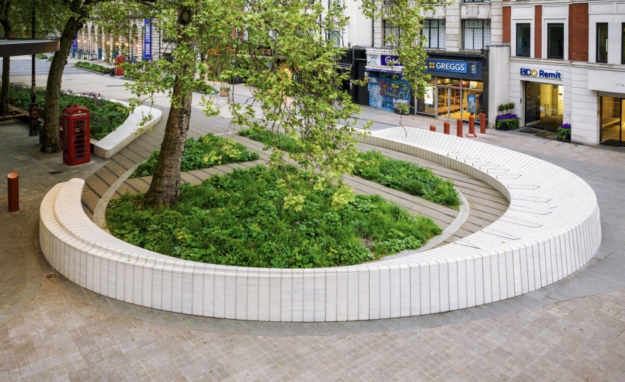 В Лондоне появилось общественное пространство по проекту LDA Design