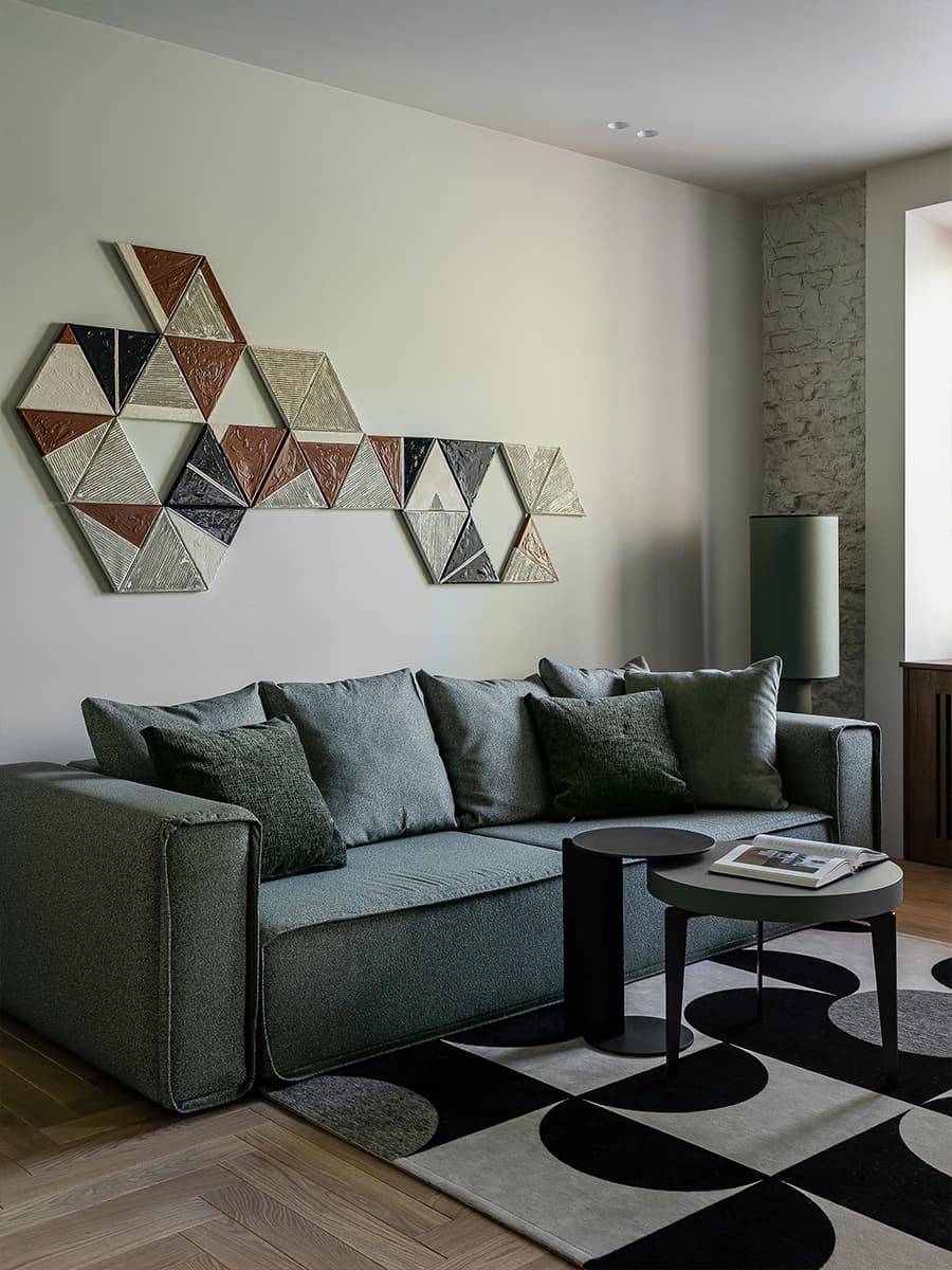 Глубокие природные тона и отсылки к Азии в интерьере квартиры в Минске — проект Марии Зайцевой