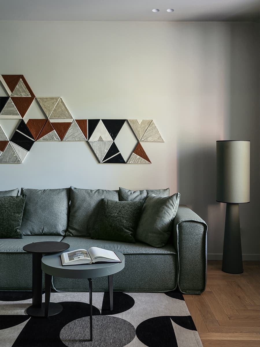 Глубокие природные тона и отсылки к Азии в интерьере квартиры в Минске — проект Марии Зайцевой