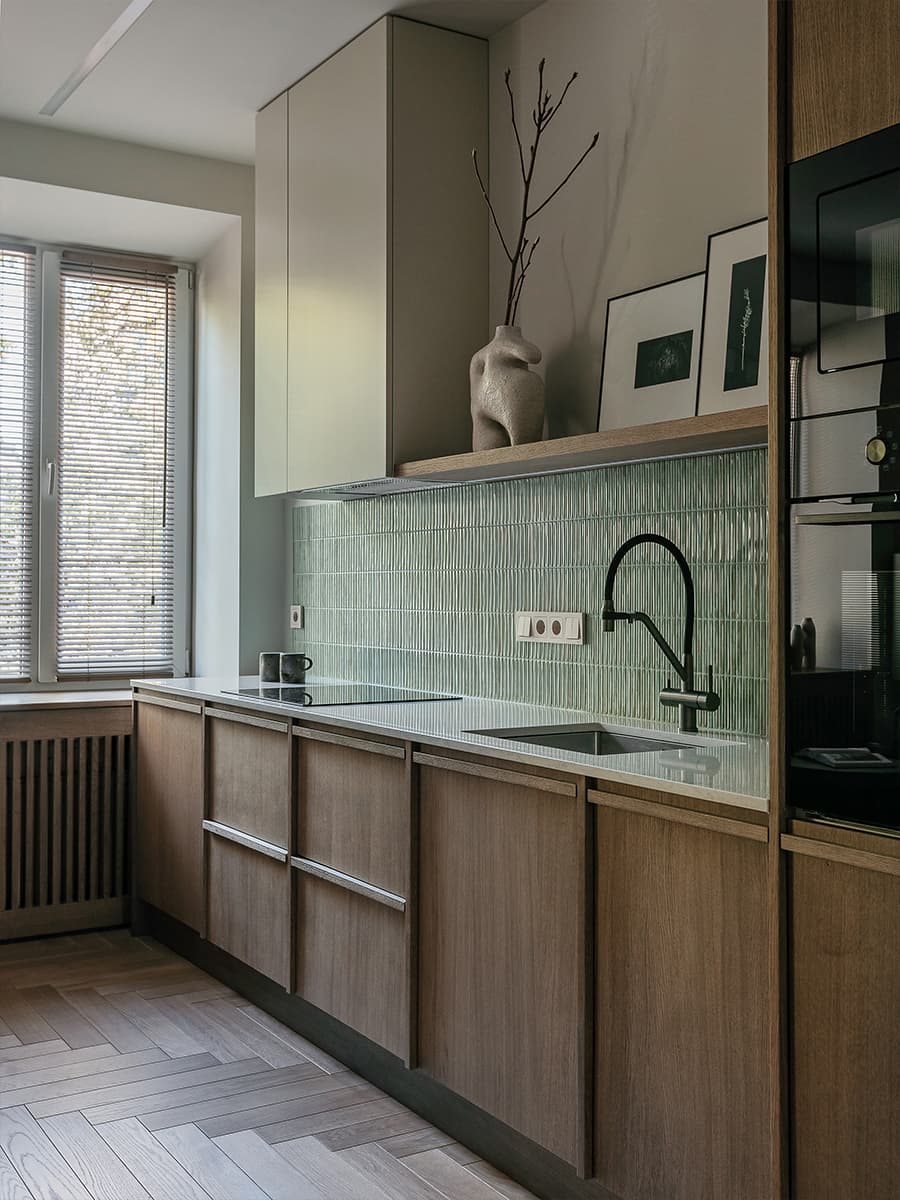 Глубокие природные тона и отсылки к Азии в интерьере квартиры в Минске — проект Марии Зайцевой