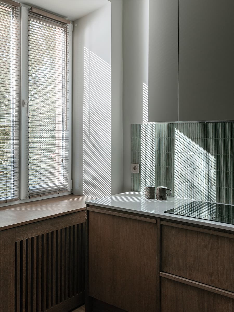 Глубокие природные тона и отсылки к Азии в интерьере квартиры в Минске — проект Марии Зайцевой