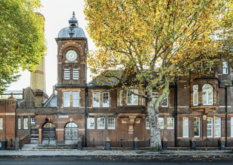 Архитекторы Jam спроектировали спортивный комплекс в купальне XIX века