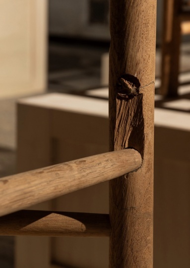 Студия AtMa Inc создала коллекцию мебели из сломанных стульев Бёрге Могенсена